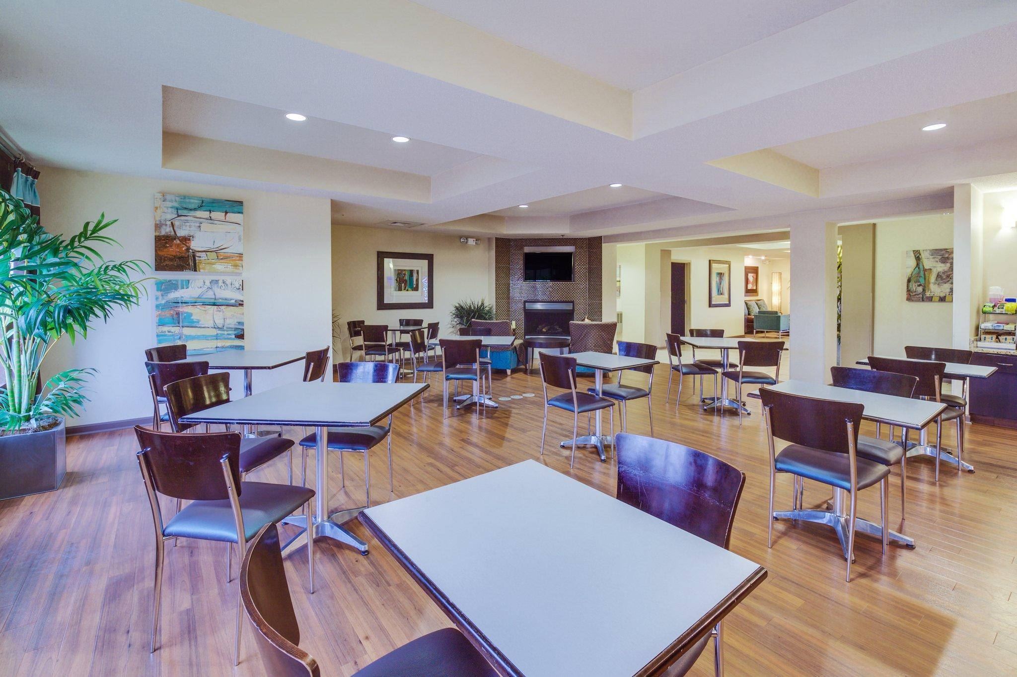 Holiday Inn Express Hotel & Suites Greensboro-East By Ihg Exterior foto